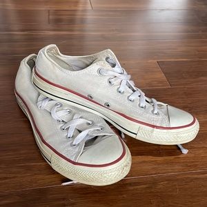 WHITE LOW TOP CONVERSE